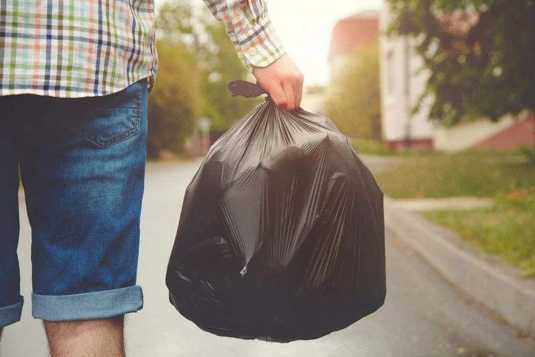 7 Best Alternatives to Plastic Trash Bags in 2025