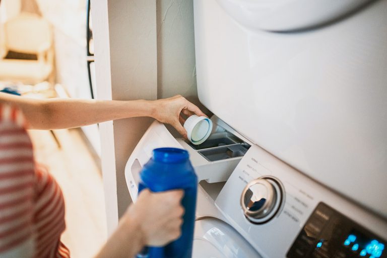 The Best Natural Laundry Detergent for Cleaner, Safer Clothes