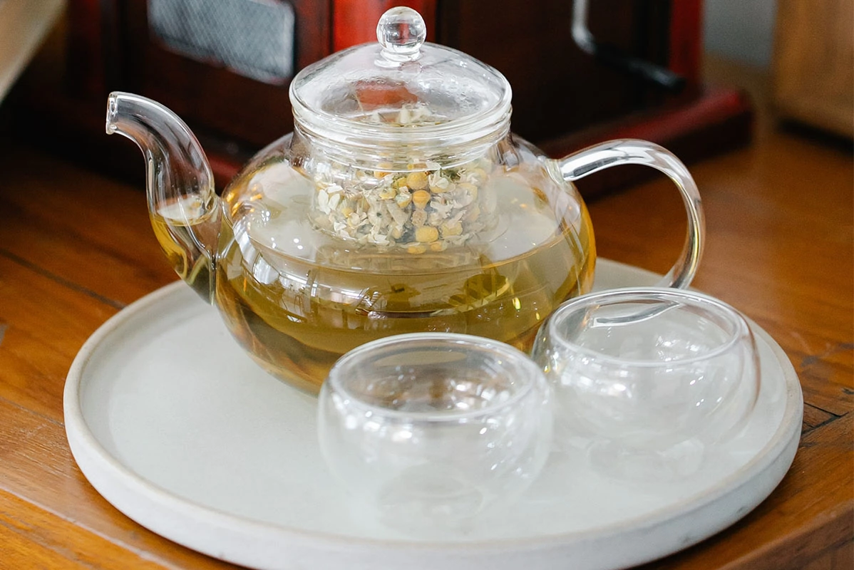 Borosilicate glass tea pot and tea cups