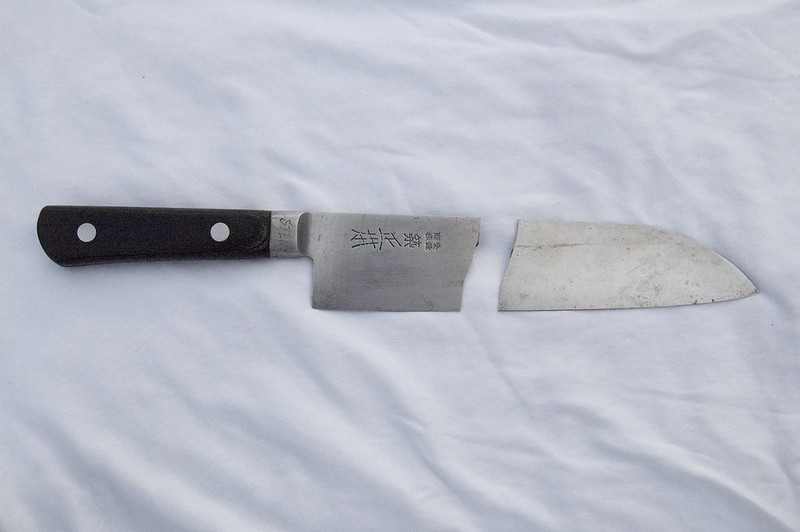 broken kitchen knife