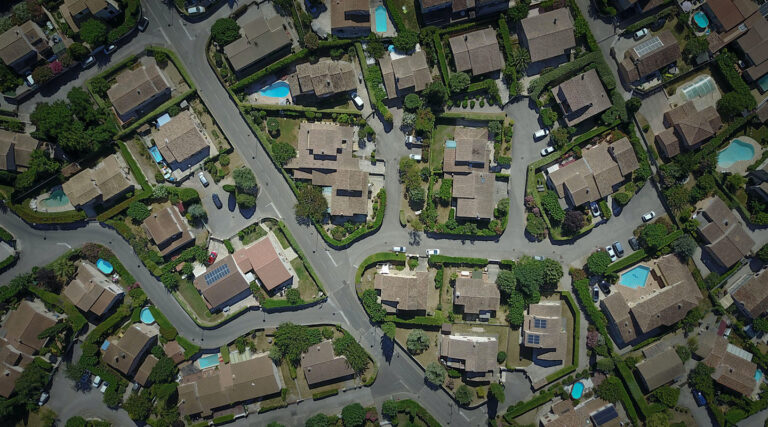 What Are the Causes, Effects, and Solutions for Urban Sprawl?