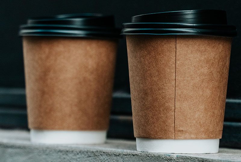 disposable coffee cups with plastic lids