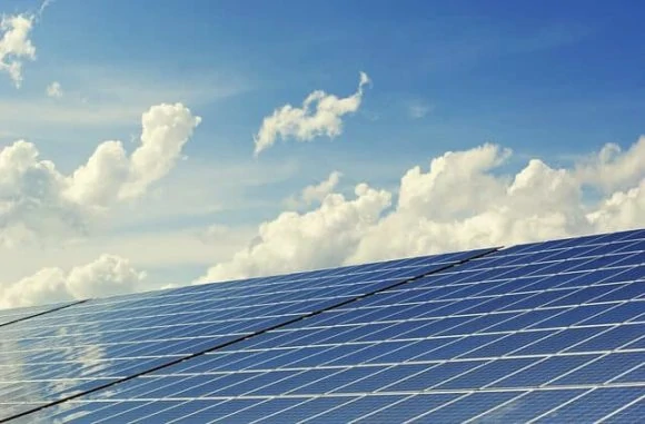 How Community Solar Works: A Pros and Cons Analysis