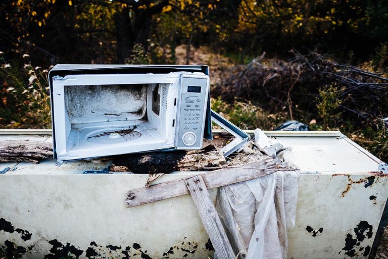How to Dispose of a Microwave Responsibly