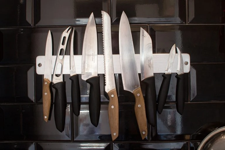 How to Dispose of Kitchen Knives Safely and Responsibly