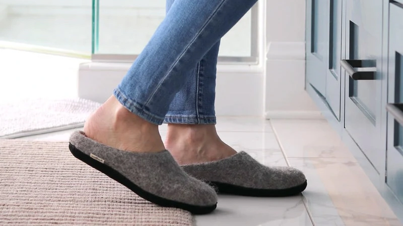 Nootkas sustainable slippers