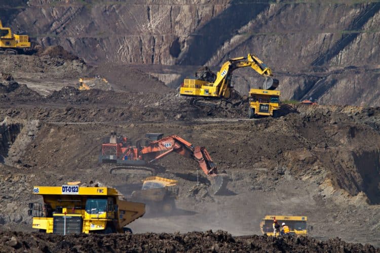 10 Biggest Pros and Cons of Nonrenewable Energy Sources