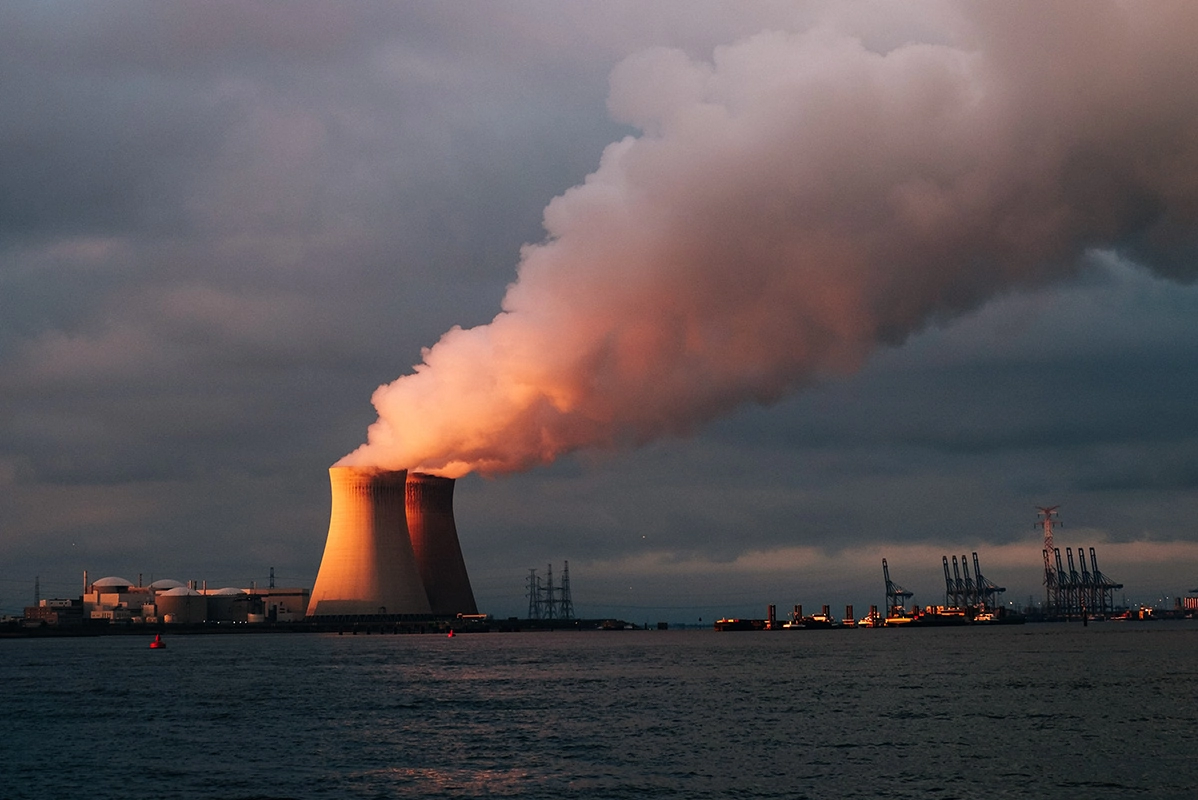 pros and cons of nuclear energy