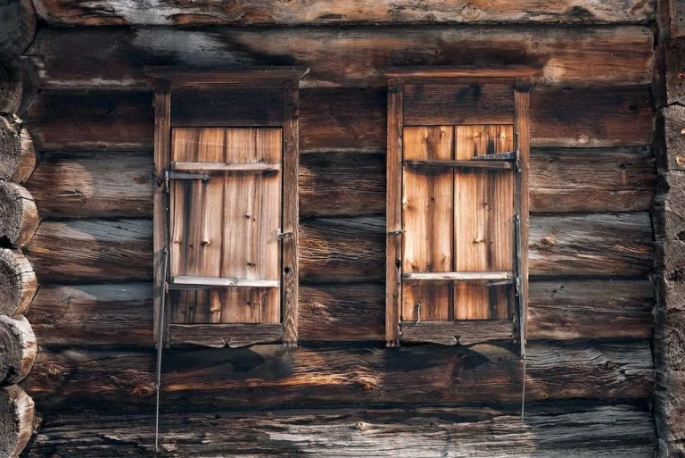 Reclaimed Wood Buyer’s Guide: Everything You Need to Know