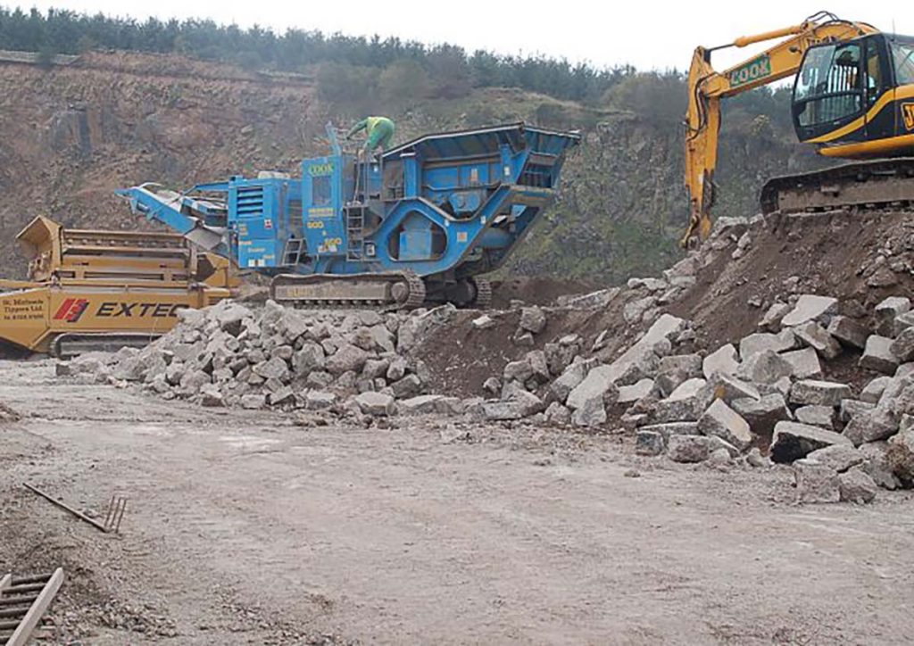 A mobile crusher for concrete recycling
