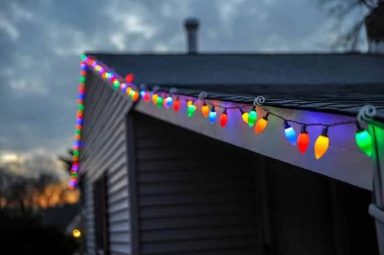 Solar Christmas Lights: Switch to Sustainable Lighting for the Holidays