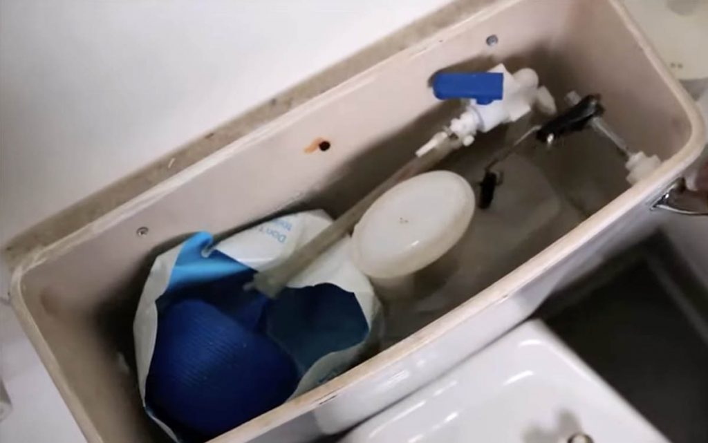 toilet cistern displacement device