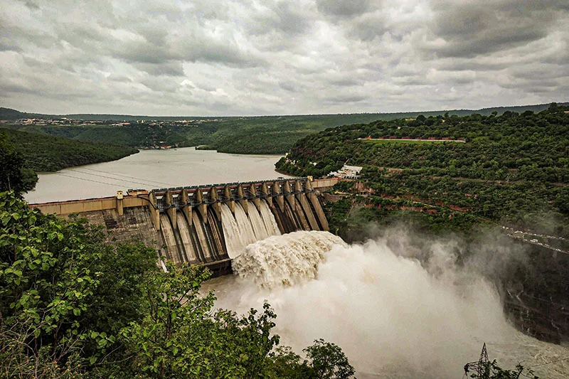 hydropower plant during daytime