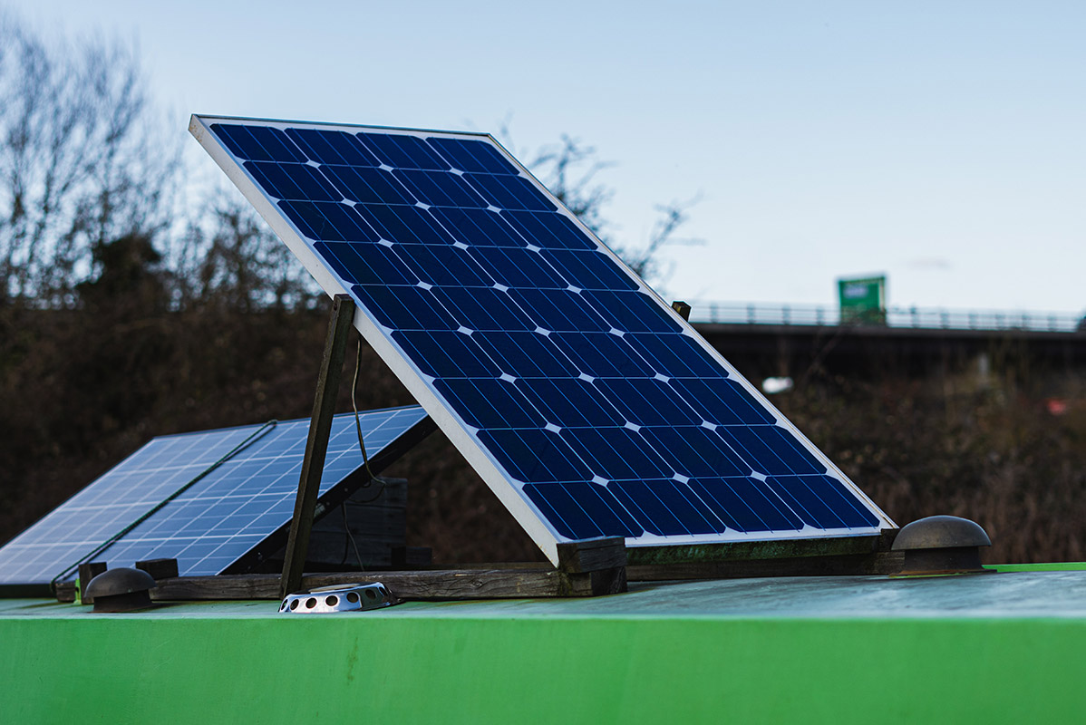 what can a 300 watt solar panel run